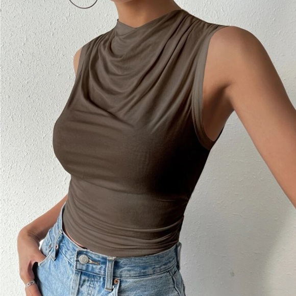 Draped Collar Ruched Tank Top - Picture 3 of 11